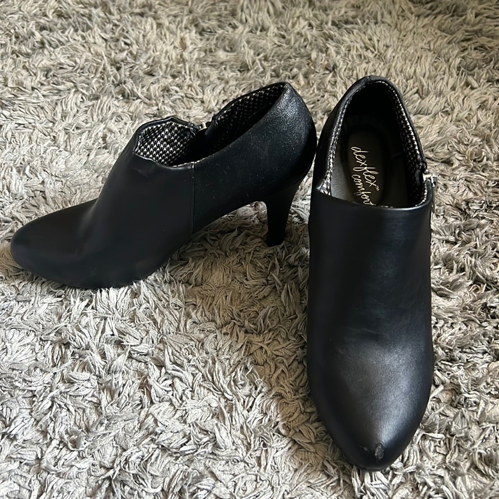size 7 dexflex comfort bootie heels